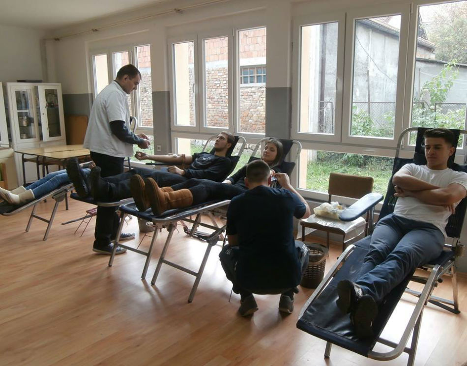 02.11.2016. - Jesenja kampanja DDK u Medicinskoj školi u Valjevu.