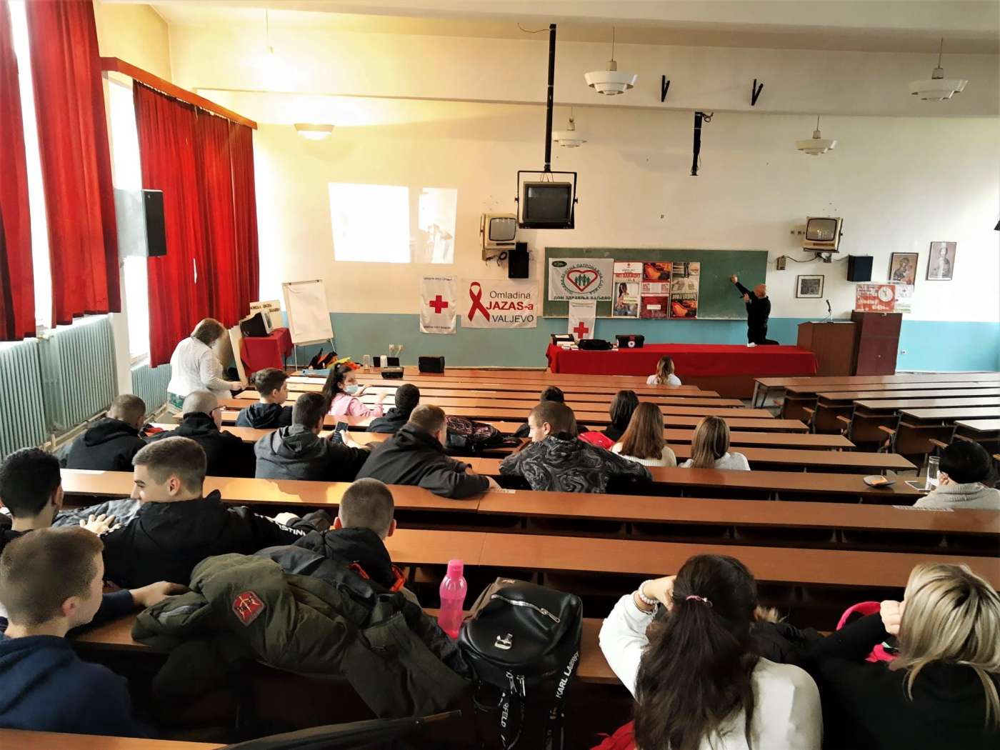 03.12.2021. – TRIBINA – prevencija HIV infekcije i očuvanje reproduktivnog zdravlja za učenike Ekonomske škole Valjevo na temu: „Nađi pravi izbor“