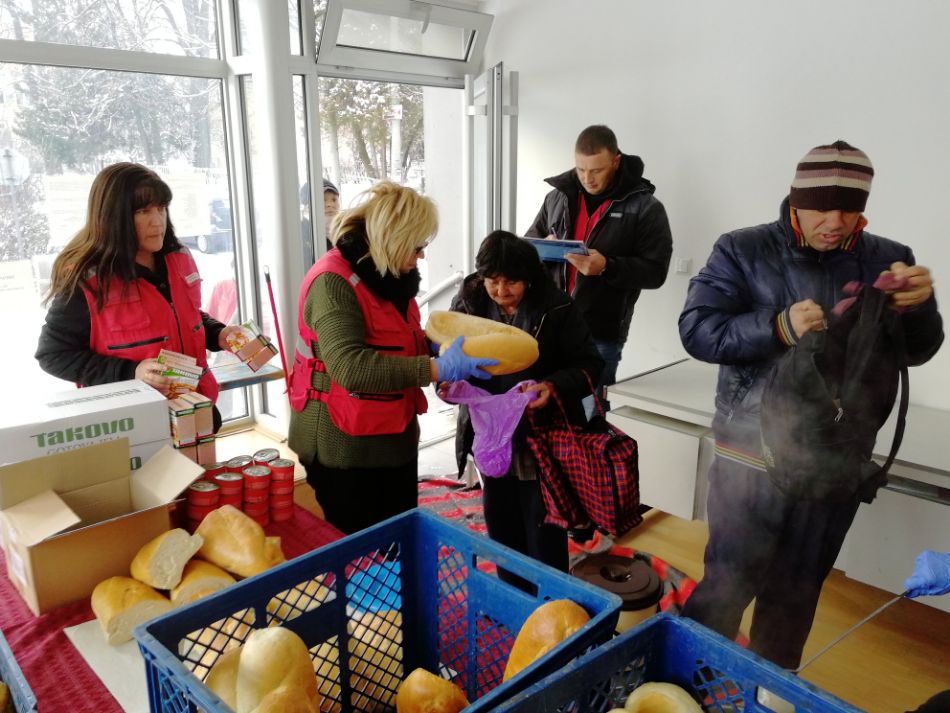 04.01.2019. – Dodatna konzervirana gotova kuvana jela i konzerve nareska za Božić – korisnicima narodne kuhinje Crvenog krsta u Valjevu.