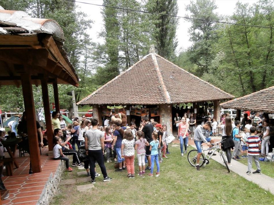 04.05.2018. – PHV (Promocija humanih vrednosti) – modul 5 Rodna ravnopravnost – radionica „Na kampovanju“ sa učenicima sedmog razreda OŠ „Vladika Nikolaj Velimirović“