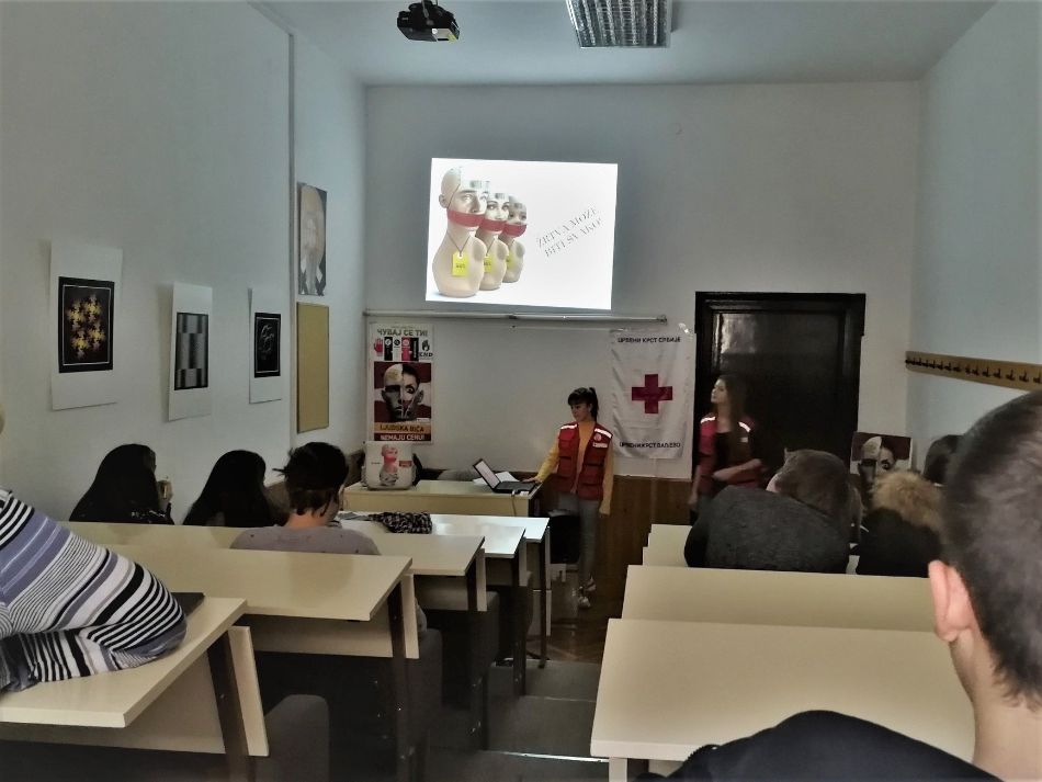 04.12.2019. – PREVENCIJA TRGOVINE LJUDIMA – Novi par vršnjačkih edukatori Crvenog krsta Valjevo na delu – u Valjevskoj gimnaziji