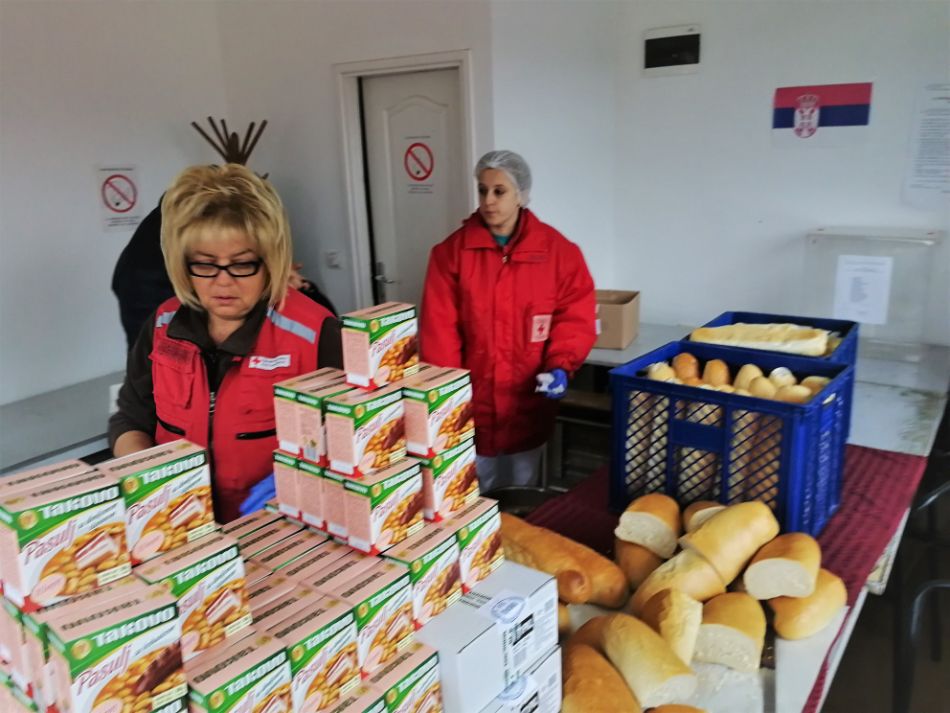 06.01.2020. – Podelili smo - Konzervirana gotova kuvana jela uoči Božića – korisnicima narodne kuhinje Crvenog krsta u Valjevu.