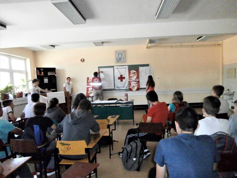 09.05.2018. - PHV (Promocija humanih vrednosti) u Nedelji Crvenog krsta – drugi deo radionica sa učenicima sedmog razreda OŠ „Vladika Nikolaj Velimirović“ – čas u školi.