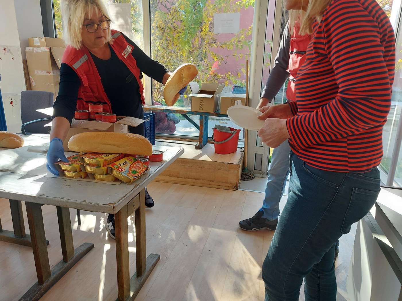 10.11.2022. – Dodatna davanja za 400 korisnika narodne kuhinje Crvenog krsta u Valjevu, uoči neradnih dana, povodom Dana primirja u Prvom svetskom ratu.