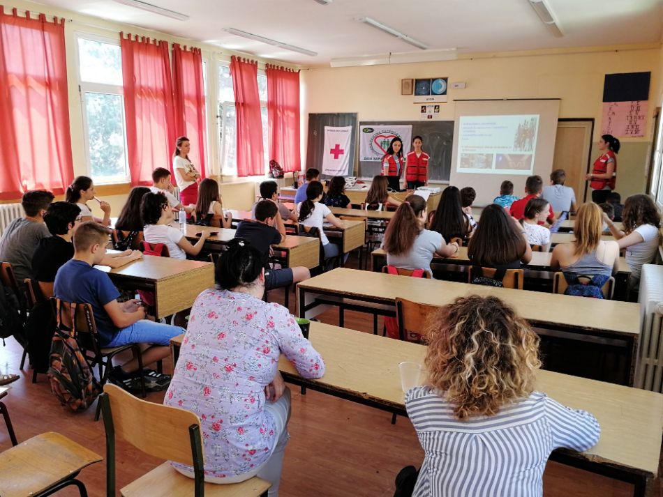 13.06.2019. - Vršnjački edukatori Crvenog krsta Valjevo na delu - u Prvoj osnovnoj školi – predavanja i radionice na temu Alkoholizam kod mladih