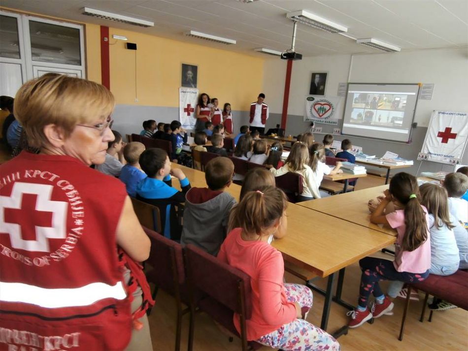 13.09.2017. – U OŠ „Desanka Maksimović“ u Valjevu - nastavljene aktivnosti na temu „Bezbednost dece u saobraćaju“ –– prisustvovalo 73 prvaka