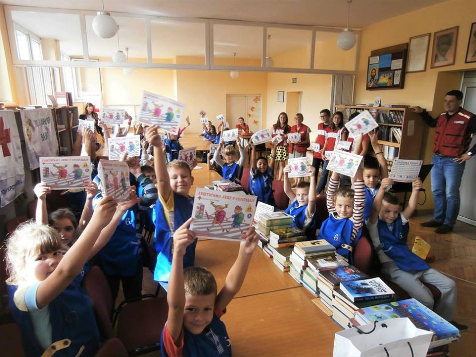 14.09.2017. – Bezbednost dece u saobraćaju – nastavljene aktivnosti u gradskoj OŠ „Milovan Glišić“ u Valjevu - za 4 odeljenja sa 85 prvaka.