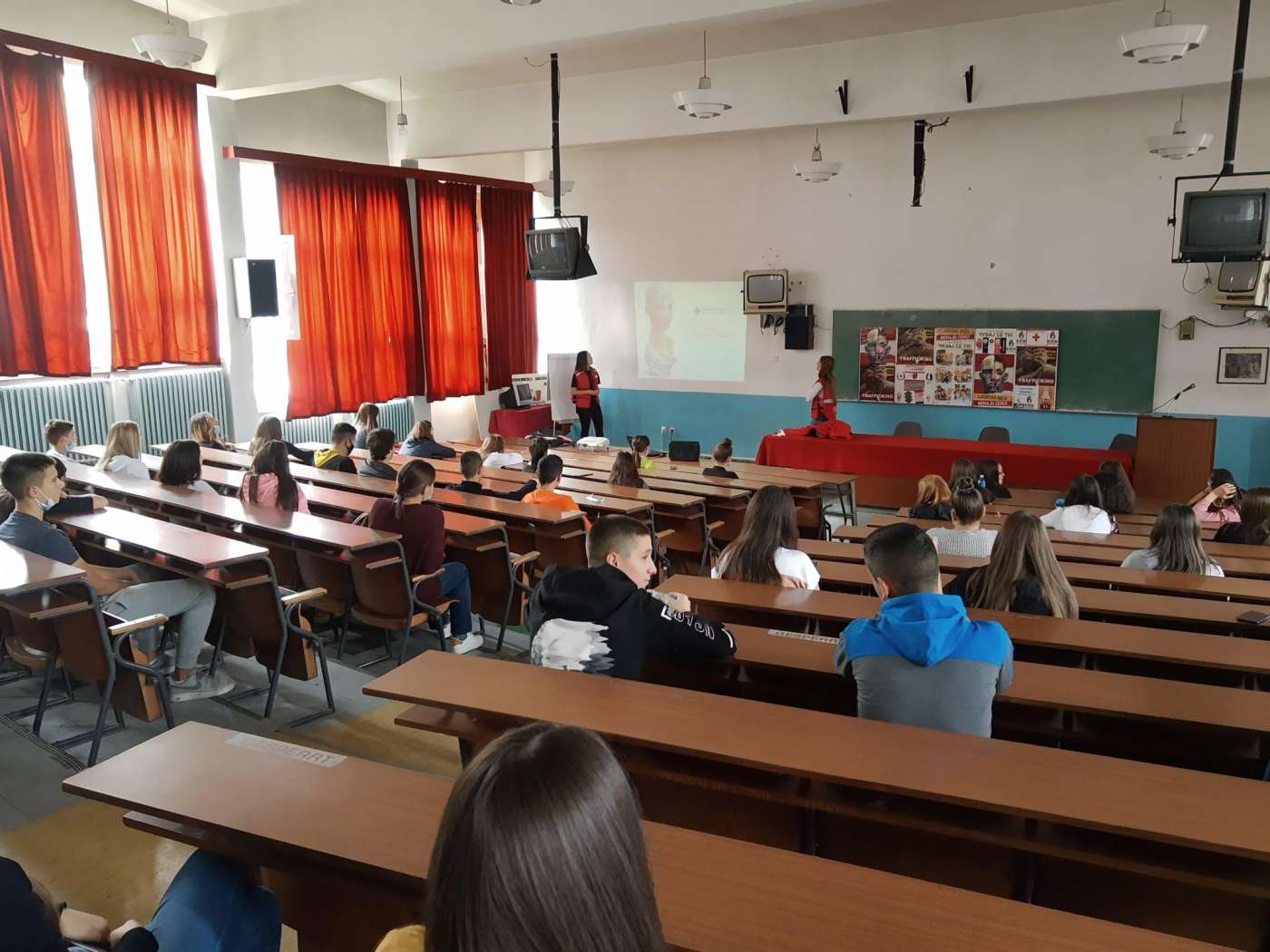 18.10.2021. – U Ekonomskoj školi u Valjevu edukativno predavanje u amfiteatru na temu Trafikinga - Borbe protiv trgovine ljudima za učenike 4.razreda ove škole.
