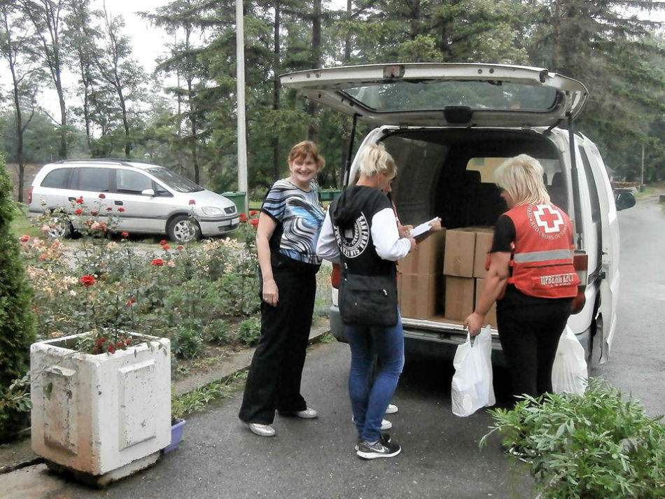 19.06.2018. – Obezbeđena i uručena pomoć Crvenog krsta Valjevo za siromašne porodice sa školskom decom – u saradnji sa matičnom OŠ „Miloš Marković“ u Donjim Leskovicama.