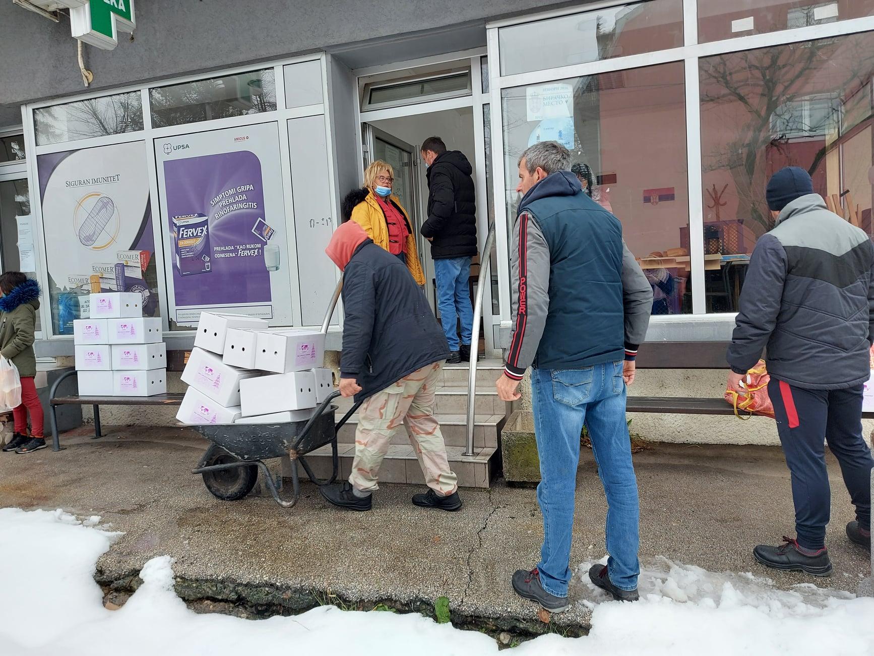 20.12.2021. – Velika lokalna donacija Crvenom krstu Valjevo od DTL „Europrom“ doo Valjevo, - 550 pojedinačnih paketa hrane za korisnike narodne kuhinje Crvenig krsta u Valjevu...