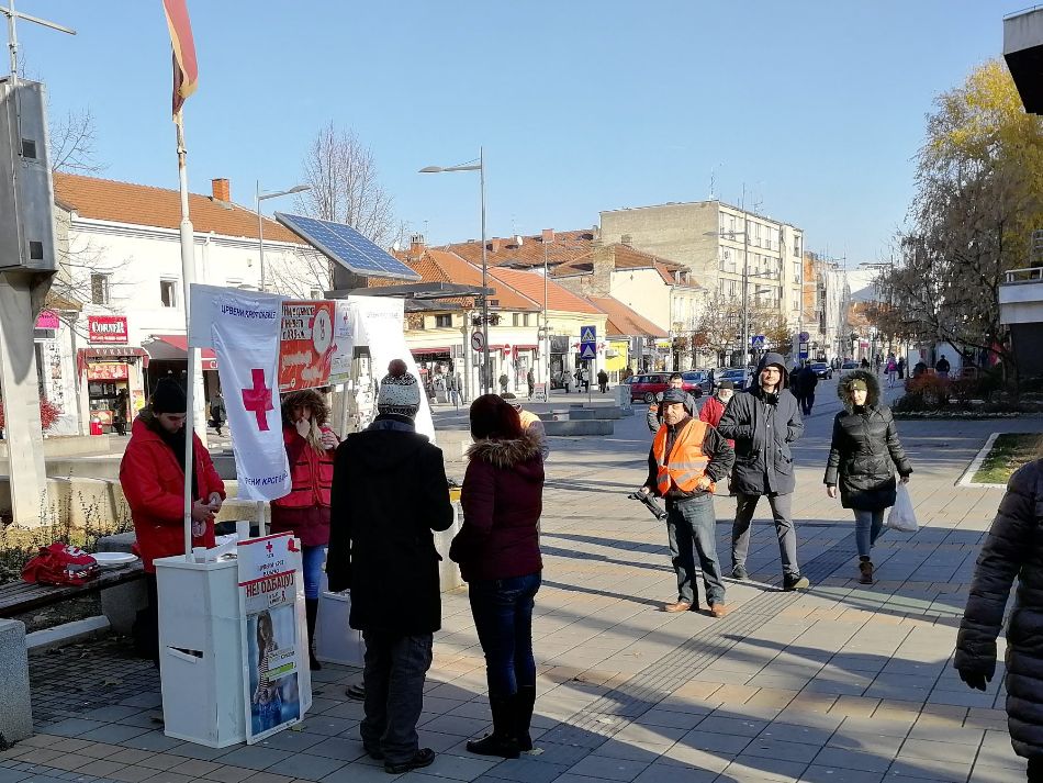 30.11.2018. – Dobrovoljno, anonimno i poverljivo testiranje na HIV u opremljenom specijalizovanom vozilu na Gradskom trgu u Valjevu.