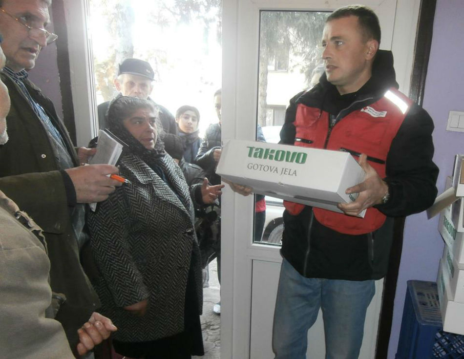 30.12.2016. – Dodatnih 1.000 obroka gotovih kuvanih jela korisnicima Narodne kuhinje u Valjevu – za Novogodišnje praznike.