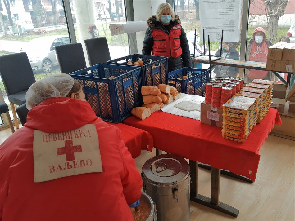 31.12.2020.- Dodatno darivanje uoči novogodišnje noći - kuvani obroci i konzerve Nresca za 500 korisnika kuhinje Crvenog krsta u Valjevu