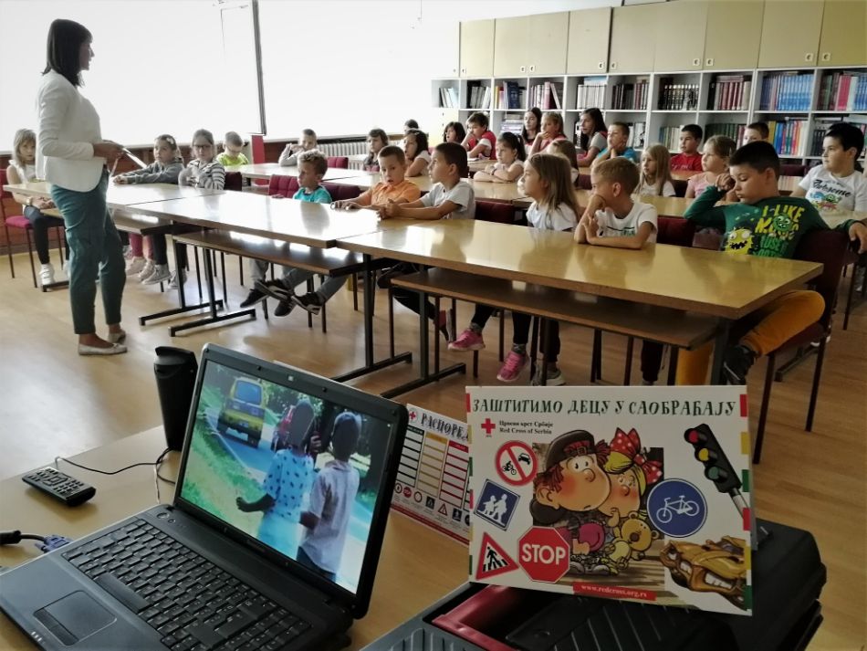 BEZBEDNOST DECE U SAOBRAĆAJU – predavanja i radionice za prvake – OŠ „Desanka Maksimović“ za 87 prvaka.