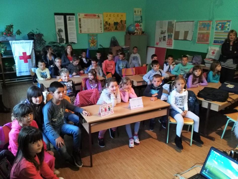 DEČJA NEDELjA – Crveni krst Valjevo u matičnoj seoskoj OŠ „Miloš Marković“ u Donjim Leskovicama – bezbednost dece u saobraćaju za prvake.