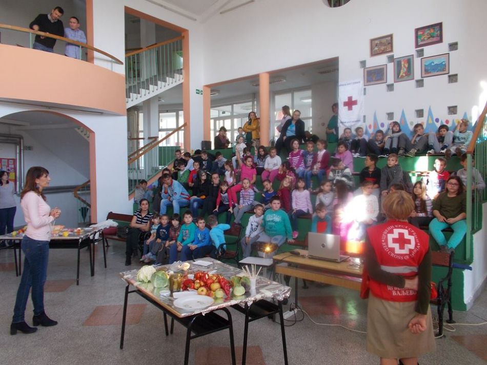 OKTOBAR – MESEC PRAVILNE ISHRANE ... 26.10.2017. – Predavanje i kreativna radionica u seoskoj OŠ „Stevan Filipović“ u Divcima.