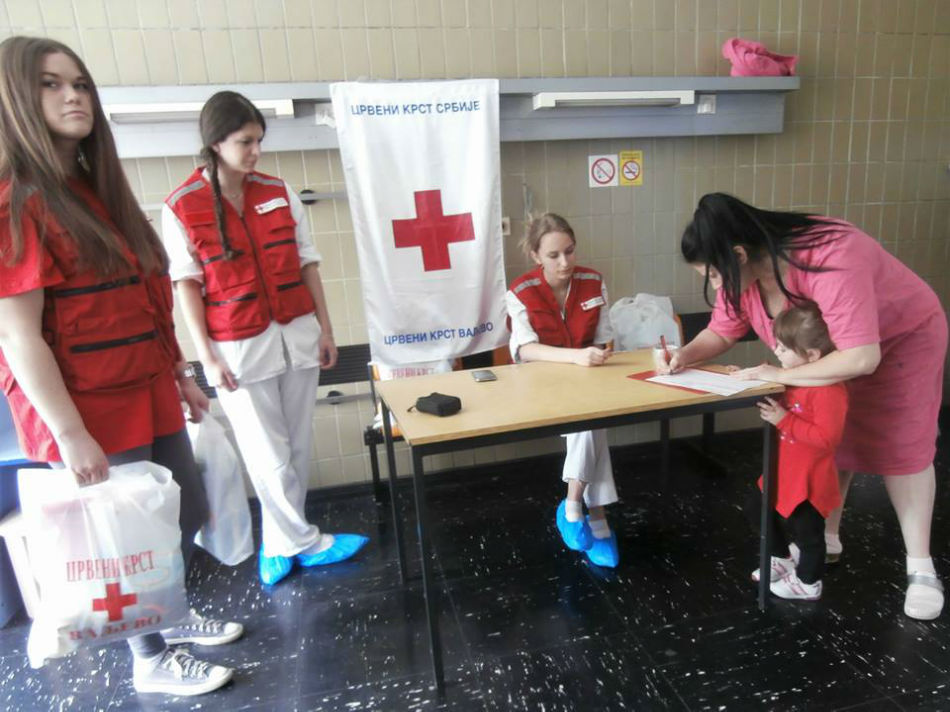 Paketi za novorođene bebe u Nedelji Crvenog krsta.