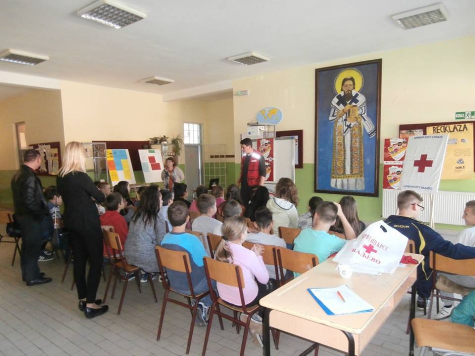 RADILI SMO U OKTOBRU...  PHV - Program promocije humanih vrednosti - Crveni krst Valjevo u matičnoj seoskoj OŠ „Sveti Sava u Popučkama – za drugu grupu učenika 4. i 6. razreda u ovoj školi.