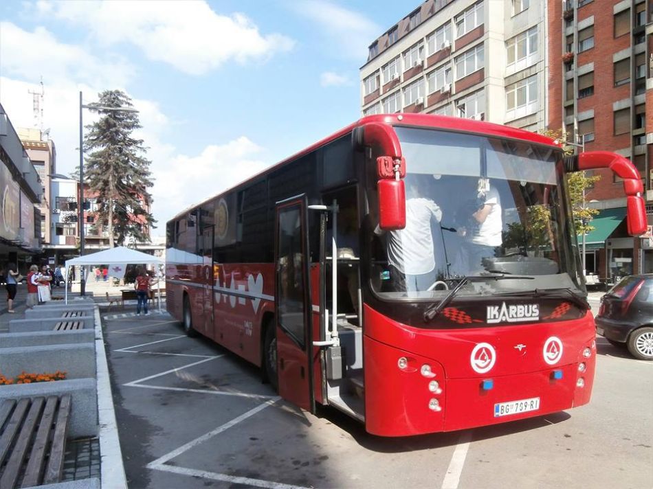 „Ulepšajte dan sebi i drugima – Dajte krv“.